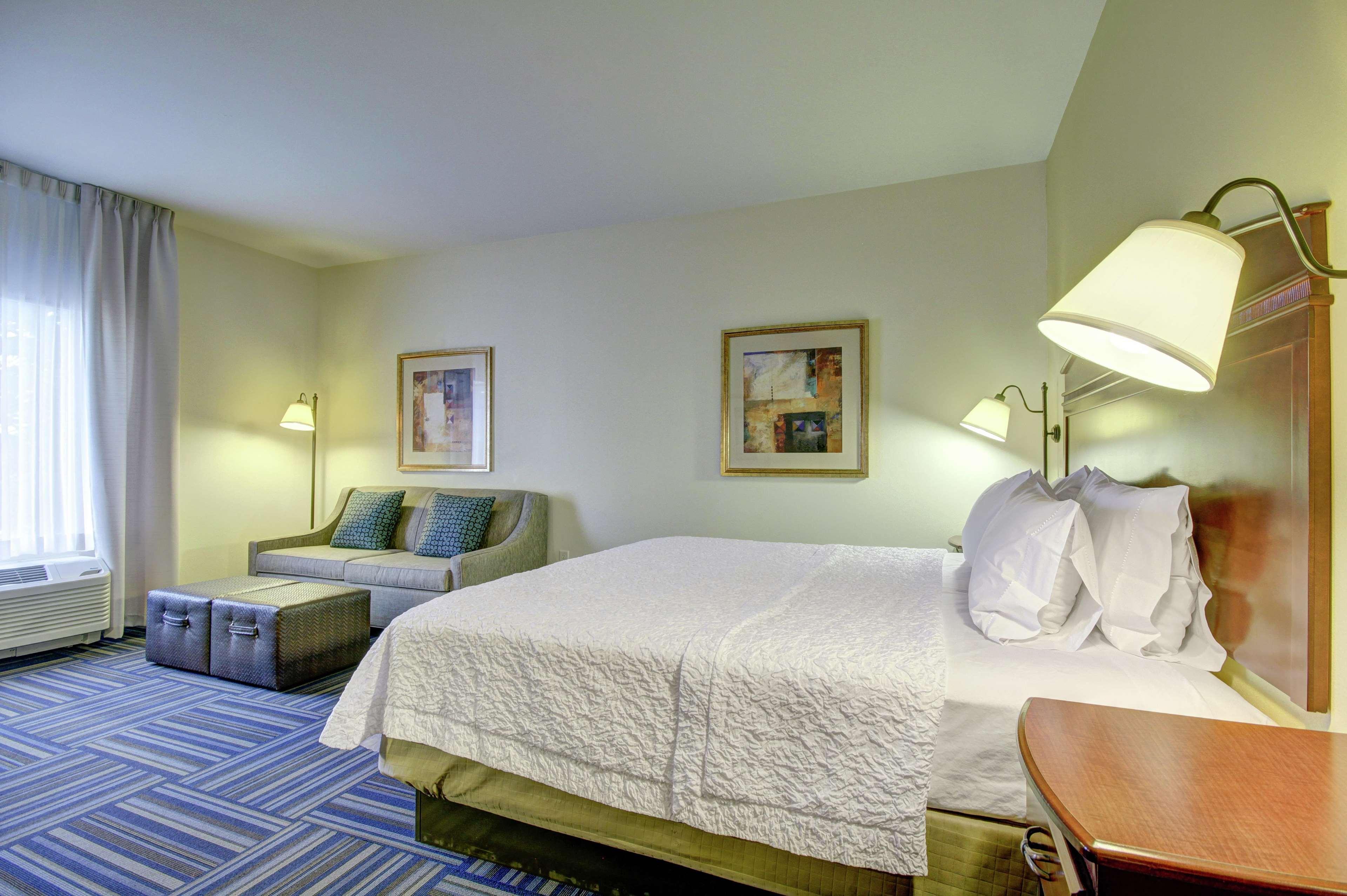 Hampton And 3* Alexandria