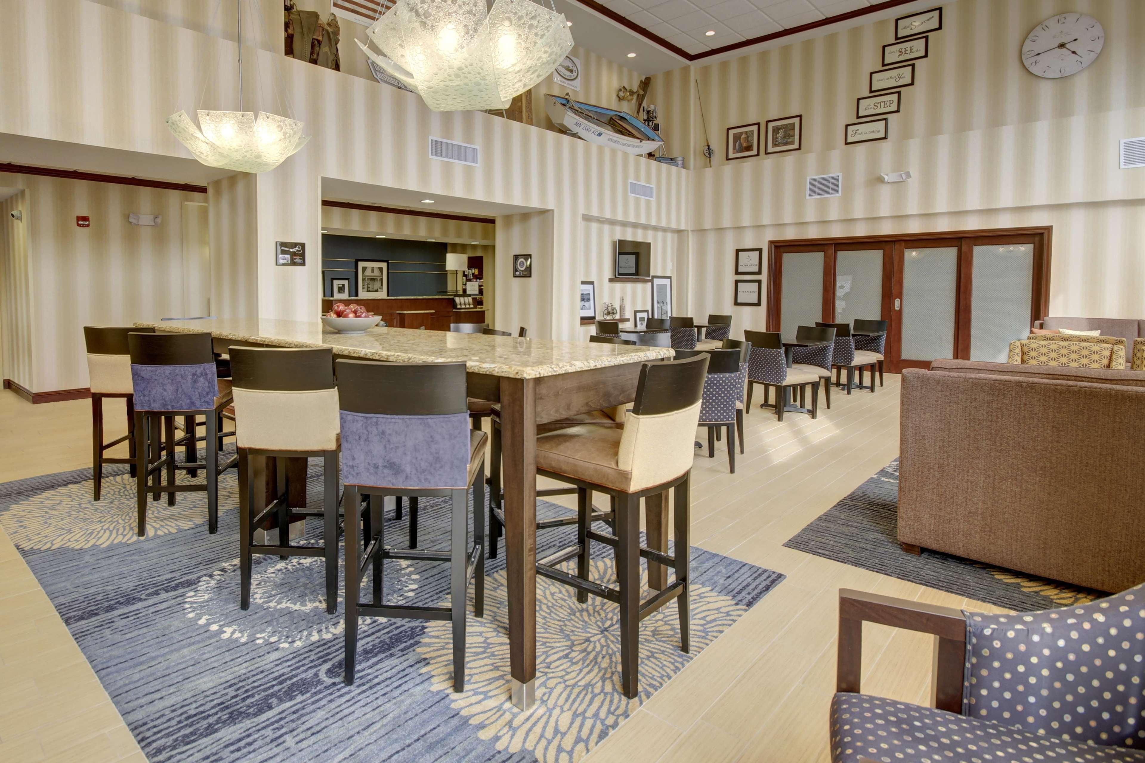 Hotel Hampton And Alexandria