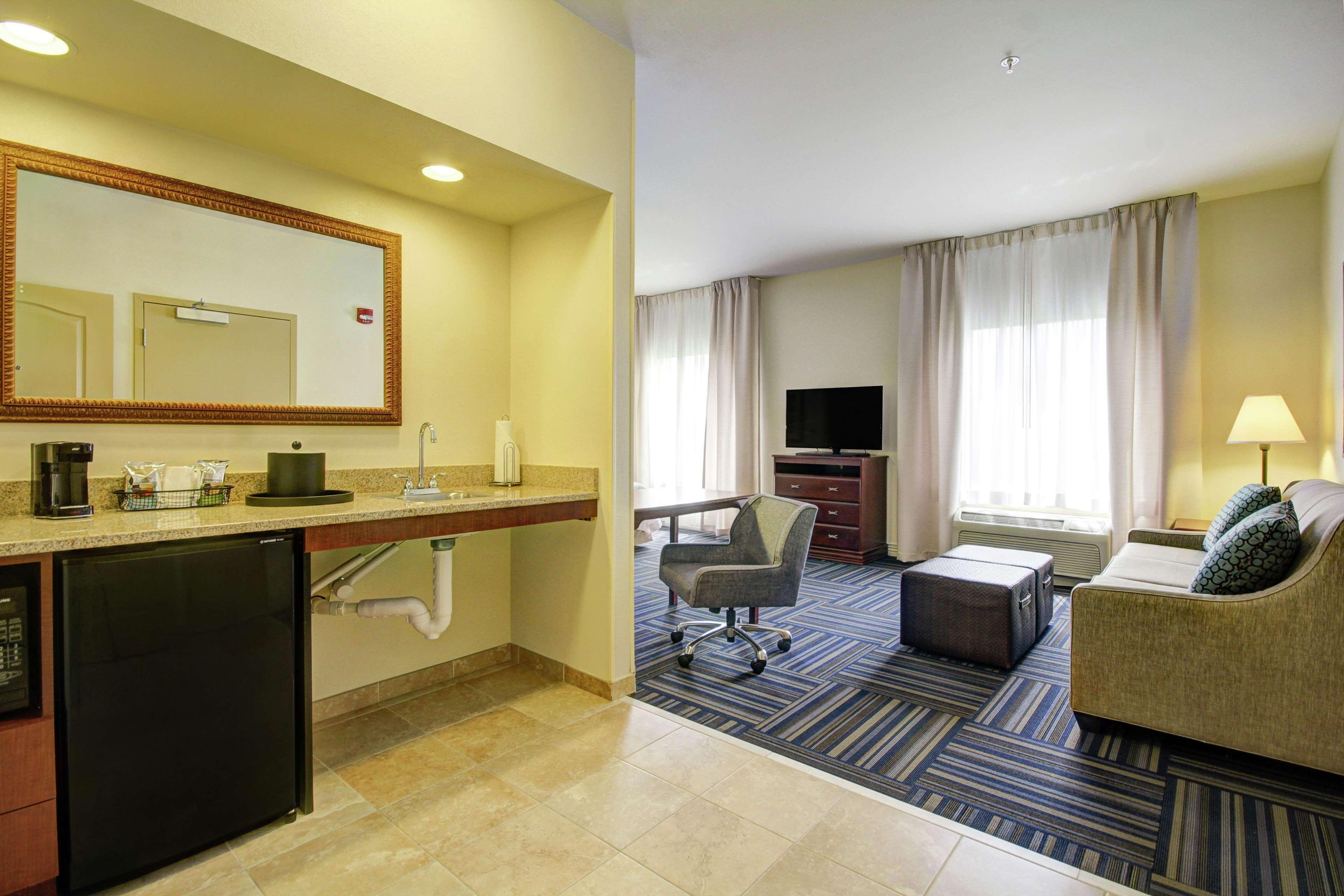 Hampton And Hotel Alexandria