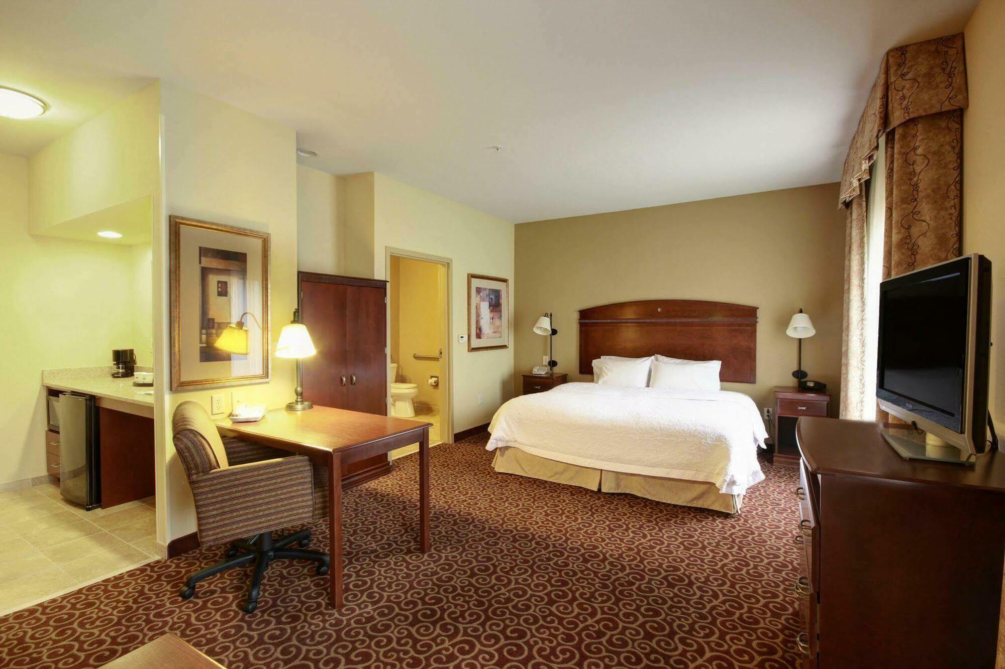 Hampton And 3* Alexandria